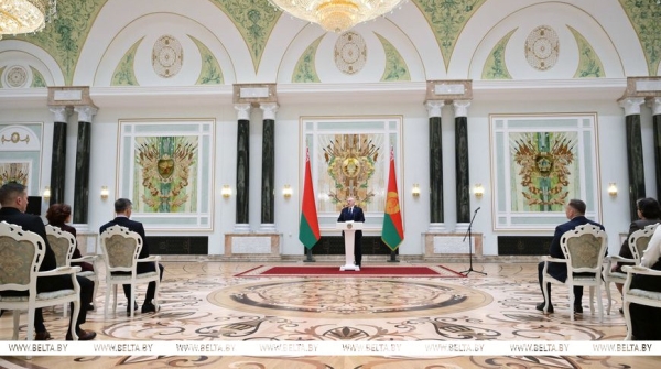 Программа пятилетки, третий реактор, самоизоляция Литвы и разговор с Путиным. Итоги недели Президента