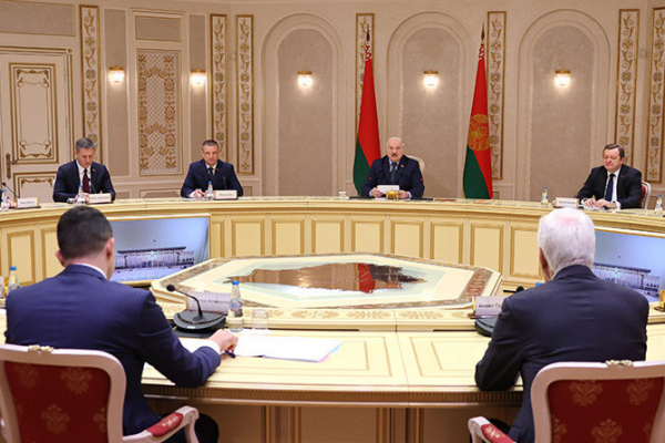 Встречи с Путиным и губернаторами, стратегия для ОДКБ и вступительная кампания. Подробности интенсивной недели Президента